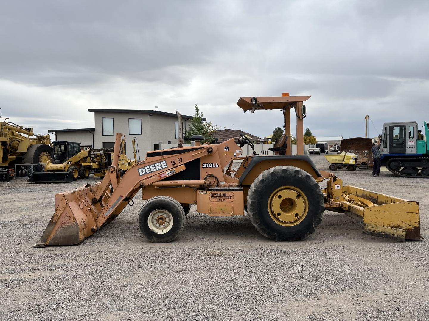 ./imagenes/INVOICE/2019/17260/CARGADOR CON ESCREPA JOHN DEERE 210LE (6).JPG